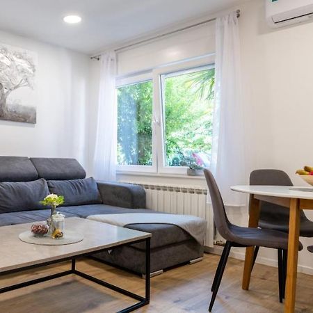Kuca Za Odmor Palma Apartment ซาเกร็บ ภายนอก รูปภาพ